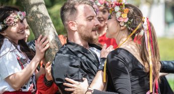 Heľenine Oči pesničkou DAJ LEN MI DAJ DAJ radia ako zbaliť dievča na víno