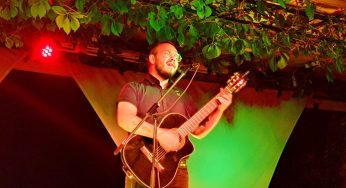 Piatkový večer dokázal, že folk nemusí byť len akustická gitara a text