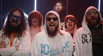Chcú si zahrať na Tomorrowlande. Blikajúci Dychový Hudobný Systém avizuje debut singlom Nohy
