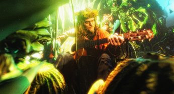 Už v detstve mu prišlo vtipné, aký bulšit generoval počítač. Teraz o tom Samčo, brat dážďoviek napísal album